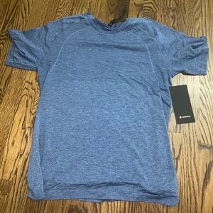 NWT LuluLemon Men’s L metal vent tech.Bag included